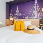 Отель Ibis Styles Centre 3*