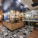 Отель Ibis Styles Centre 3*