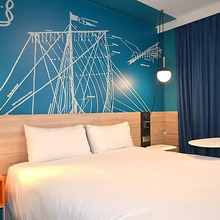 מלון Ibis Styles Centre 3*